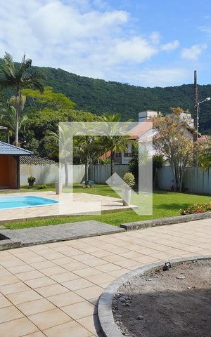 Casa de condomínio para alugar com 1000m², 3 quartos e 4 vagasPatio