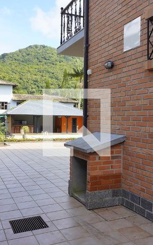 Casa de condomínio para alugar com 1000m², 3 quartos e 4 vagasPátio