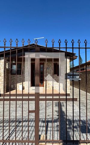 Casa à venda com 80m², 2 quartos e 1 vaga Casa à venda com 80m², 2 quartos e 1 vagaFachada