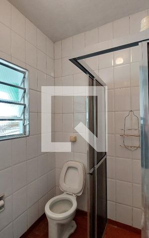 Casa para alugar com 140m², 2 quartos e 3 vagas Casa para alugar com 140m², 2 quartos e 3 vagasBanheiro da Edícula