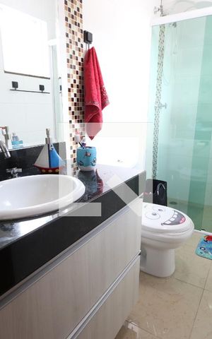 Casa à venda com 125m², 3 quartos e 4 vagasBanheiro da Suíte 2