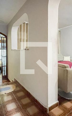 Casa à venda com 300m², 4 quartos e 2 vagas Casa à venda com 300m², 4 quartos e 2 vagasHall