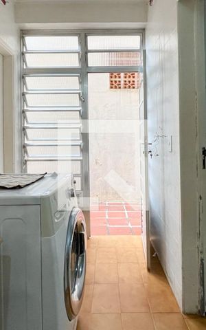 Casa à venda com 300m², 4 quartos e 2 vagas Casa à venda com 300m², 4 quartos e 2 vagasÁrea de Serviço