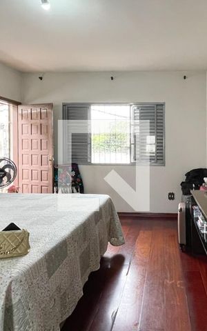 Casa à venda com 300m², 4 quartos e 2 vagas Casa à venda com 300m², 4 quartos e 2 vagasSuíte