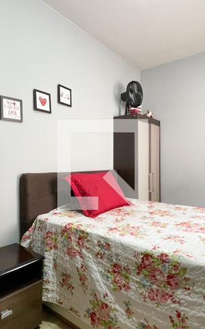 Casa à venda com 300m², 4 quartos e 2 vagas Casa à venda com 300m², 4 quartos e 2 vagasQuarto 1