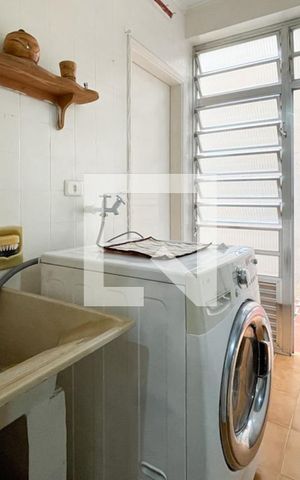 Casa à venda com 300m², 4 quartos e 2 vagas Casa à venda com 300m², 4 quartos e 2 vagasÁrea de Serviço