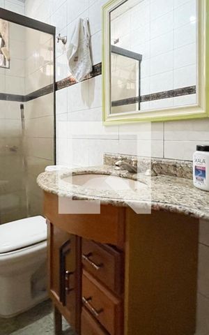 Casa à venda com 300m², 4 quartos e 2 vagas Casa à venda com 300m², 4 quartos e 2 vagasBanheiro - Suíte