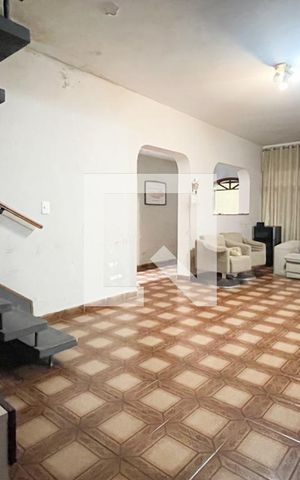 Casa à venda com 300m², 4 quartos e 2 vagas Casa à venda com 300m², 4 quartos e 2 vagasSala