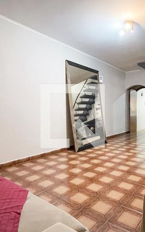 Casa à venda com 300m², 4 quartos e 2 vagas Casa à venda com 300m², 4 quartos e 2 vagasSala