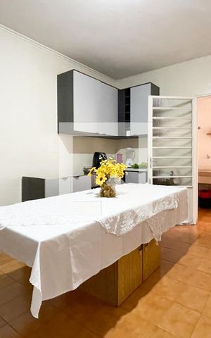 Casa à venda com 300m², 4 quartos e 2 vagas Casa à venda com 300m², 4 quartos e 2 vagasCozinha