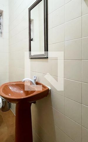 Casa à venda com 300m², 4 quartos e 2 vagas Casa à venda com 300m², 4 quartos e 2 vagasLavabo