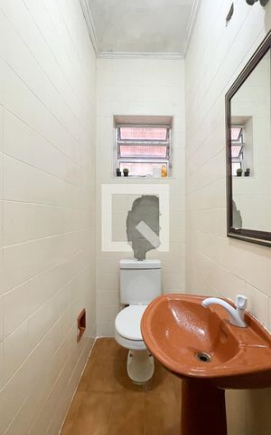 Casa à venda com 300m², 4 quartos e 2 vagas Casa à venda com 300m², 4 quartos e 2 vagasLavabo