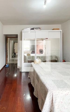 Casa à venda com 300m², 4 quartos e 2 vagas Casa à venda com 300m², 4 quartos e 2 vagasSuíte