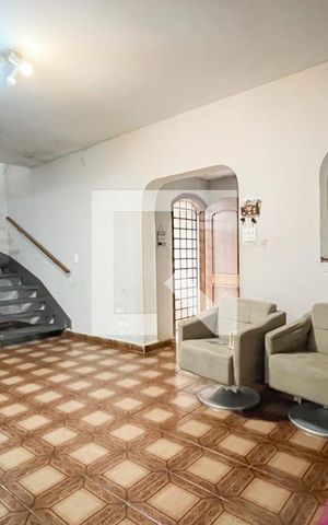 Casa à venda com 300m², 4 quartos e 2 vagas Casa à venda com 300m², 4 quartos e 2 vagasSala