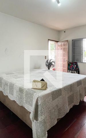 Casa à venda com 300m², 4 quartos e 2 vagas Casa à venda com 300m², 4 quartos e 2 vagasSuíte