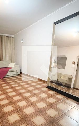 Casa à venda com 300m², 4 quartos e 2 vagas Casa à venda com 300m², 4 quartos e 2 vagasSala