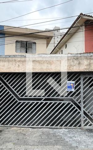 Casa à venda com 300m², 4 quartos e 2 vagas Casa à venda com 300m², 4 quartos e 2 vagasFachada