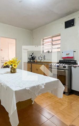 Casa à venda com 300m², 4 quartos e 2 vagas Casa à venda com 300m², 4 quartos e 2 vagasCozinha