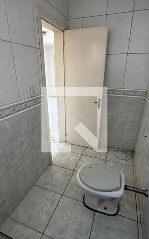 Casa para alugar com 130m², 2 quartos e 1 vaga Casa para alugar com 130m², 2 quartos e 1 vagaBanheiro de Serviço