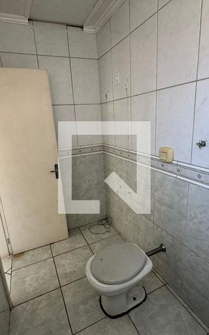Casa para alugar com 130m², 2 quartos e 1 vaga Casa para alugar com 130m², 2 quartos e 1 vagaBanheiro de Serviço