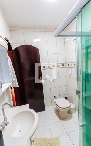 Casa à venda com 260m², 3 quartos e 2 vagas Casa à venda com 260m², 3 quartos e 2 vagasBanheiro