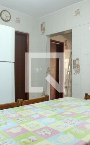 Casa à venda com 250m², 4 quartos e 1 vaga Casa à venda com 250m², 4 quartos e 1 vagaCozinha