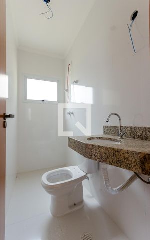 Casa de condomínio à venda com 96m², 3 quartos e 3 vagas Casa de condomínio à venda com 96m², 3 quartos e 3 vagasBanheiro da Suíte