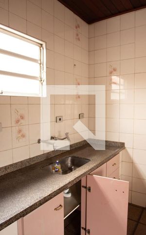 Casa à venda com 200m², 4 quartos e 2 vagas Casa à venda com 200m², 4 quartos e 2 vagasCOZINHA