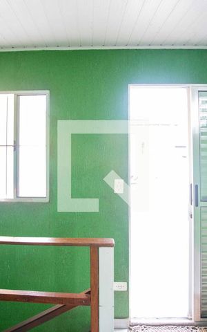Casa à venda com 141m², 2 quartos e 2 vagasCorredor e Escada