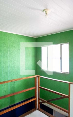 Casa à venda com 141m², 2 quartos e 2 vagasCorredor e Escada