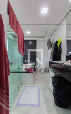 Casa à venda com 599m², 3 quartos e 10 vagas Casa à venda com 599m², 3 quartos e 10 vagasBanheiro da Suíte 1