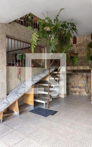 Casa à venda com 300m², 3 quartos e 3 vagasGaragem