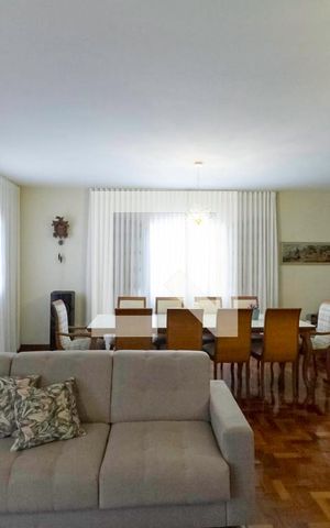 Casa à venda com 257m², 4 quartos e 4 vagas Casa à venda com 257m², 4 quartos e 4 vagasSala