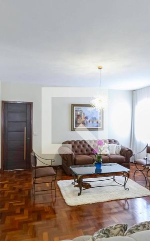 Casa à venda com 257m², 4 quartos e 4 vagas Casa à venda com 257m², 4 quartos e 4 vagasSala