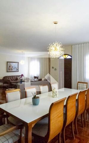 Casa à venda com 257m², 4 quartos e 4 vagas Casa à venda com 257m², 4 quartos e 4 vagasSala