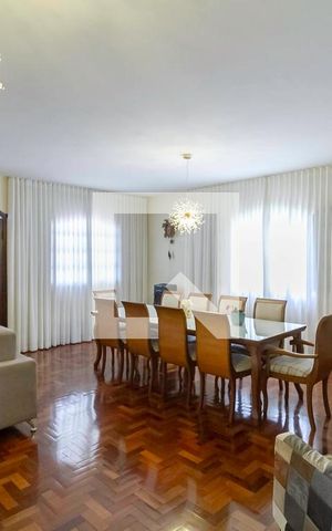 Casa à venda com 257m², 4 quartos e 4 vagas Casa à venda com 257m², 4 quartos e 4 vagasSala