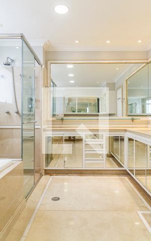 Apartamento à venda com 535m², 3 quartos e 6 vagas Apartamento à venda com 535m², 3 quartos e 6 vagasBanheiro da Suíte 3