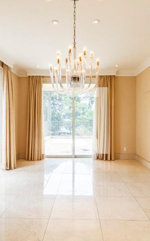Apartamento à venda com 535m², 3 quartos e 6 vagas Apartamento à venda com 535m², 3 quartos e 6 vagasSala de Jantar