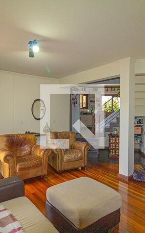 Casa para alugar com 117m², 3 quartos e 2 vagas Casa para alugar com 117m², 3 quartos e 2 vagasSala