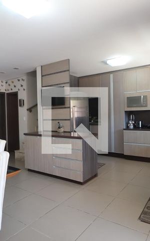 Casa à venda com 192m², 2 quartos e 2 vagasCozinha - Armários