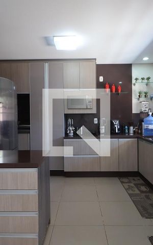 Casa à venda com 192m², 2 quartos e 2 vagasCozinha - Armários