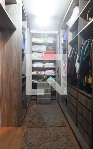 Casa à venda com 192m², 2 quartos e 2 vagasQuarto Suíte