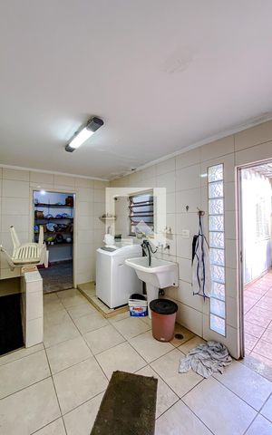 Casa à venda com 230m², 3 quartos e 2 vagasÁrea de Serviço
