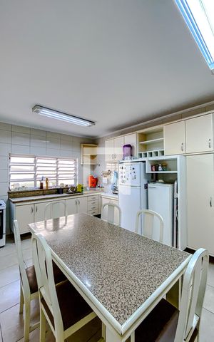 Casa à venda com 230m², 3 quartos e 2 vagasCozinha