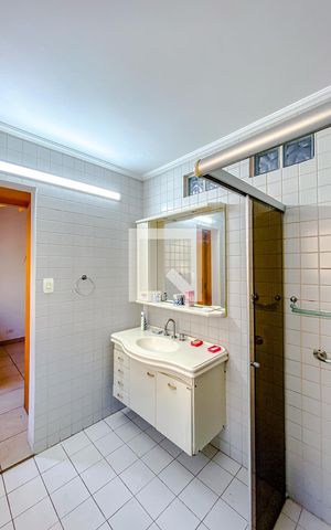 Casa à venda com 230m², 3 quartos e 2 vagasBanheiro da Suíte