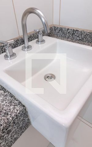 Apartamento à venda com 83m², 2 quartos e 2 vagasBanheiro da Suíte 1