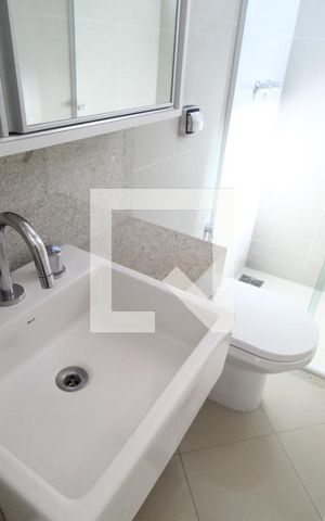 Casa de condomínio para alugar com 300m², 4 quartos e 4 vagasBanheiro do Quarto 4