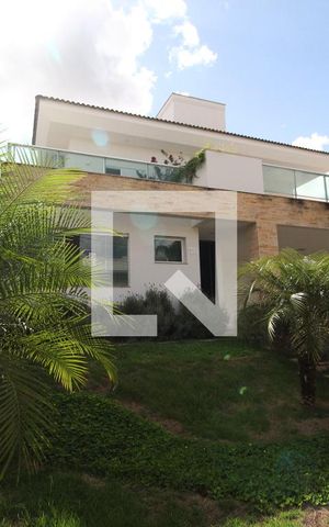 Casa de condomínio para alugar com 300m², 4 quartos e 4 vagasFachada