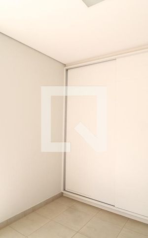 Casa de condomínio para alugar com 300m², 4 quartos e 4 vagasQuarto 3 - Suíte