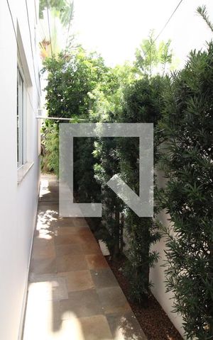 Casa de condomínio para alugar com 300m², 4 quartos e 4 vagasCorredor